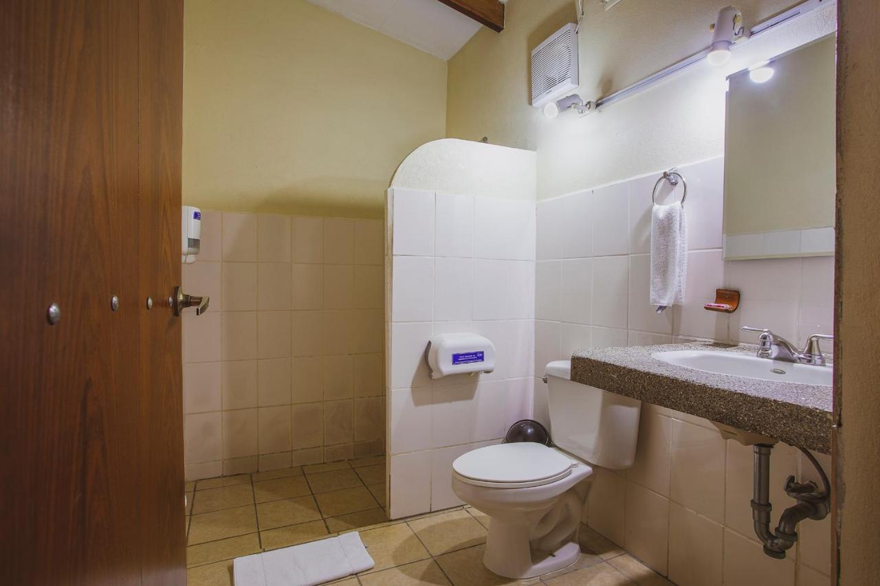 Hotel La Hacienda Quesada  Екстериор снимка